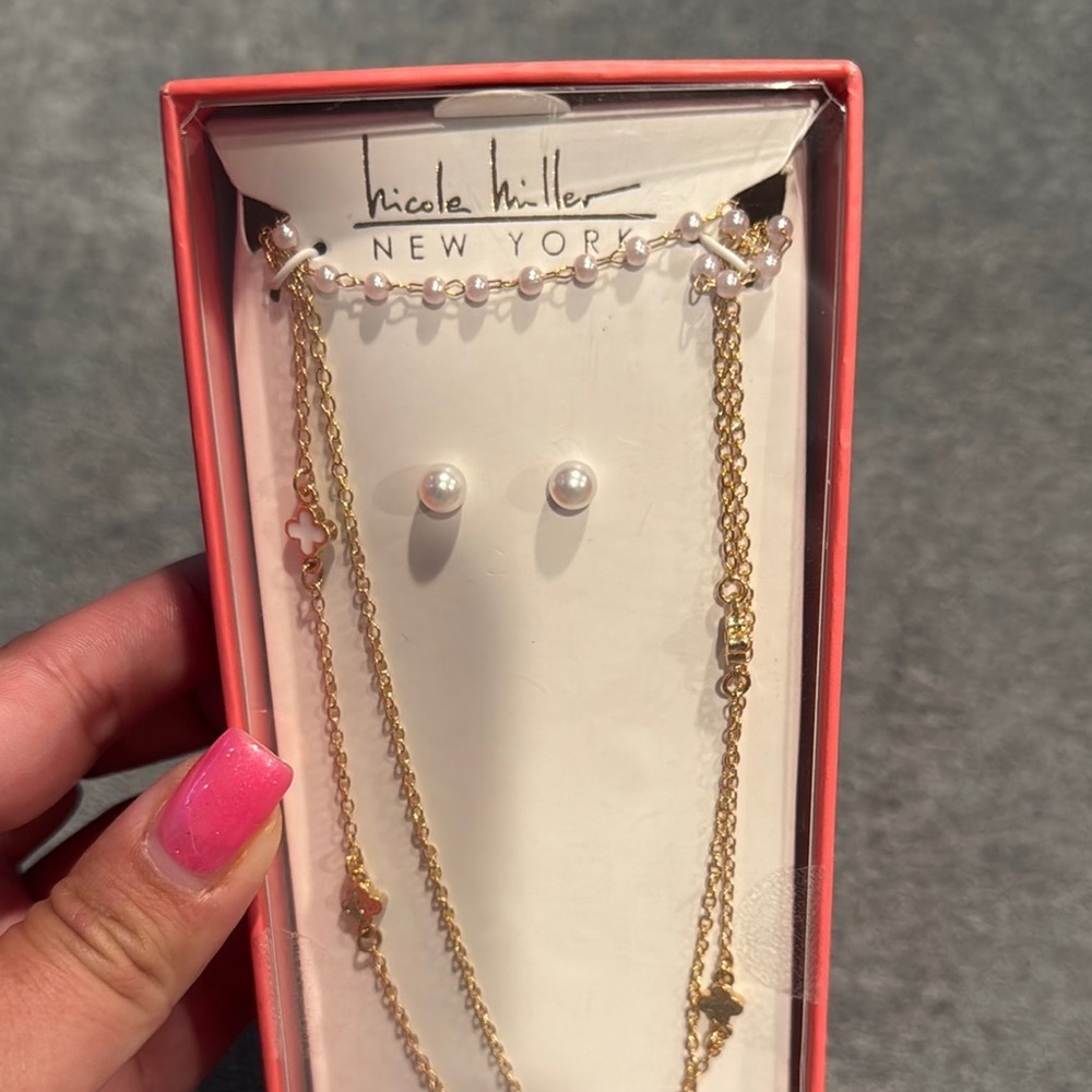 Nicole Miller New York- NEW Layered Necklace & Pearl Stud Earring Set - Picture 4 of 10